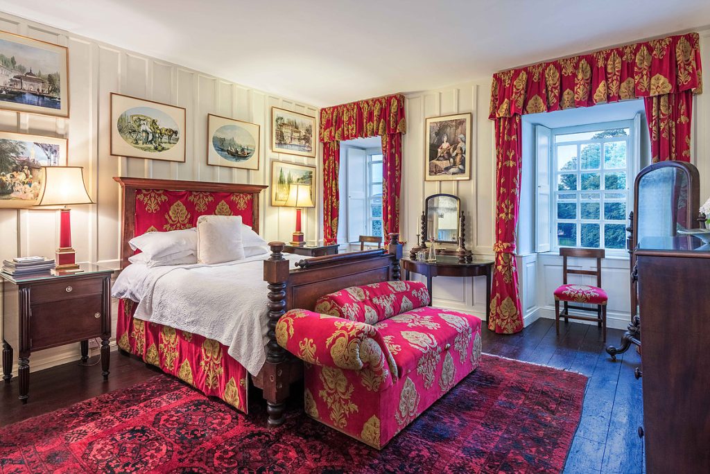 Luxurious Stays - one of the castle rooms in Huntington Castle