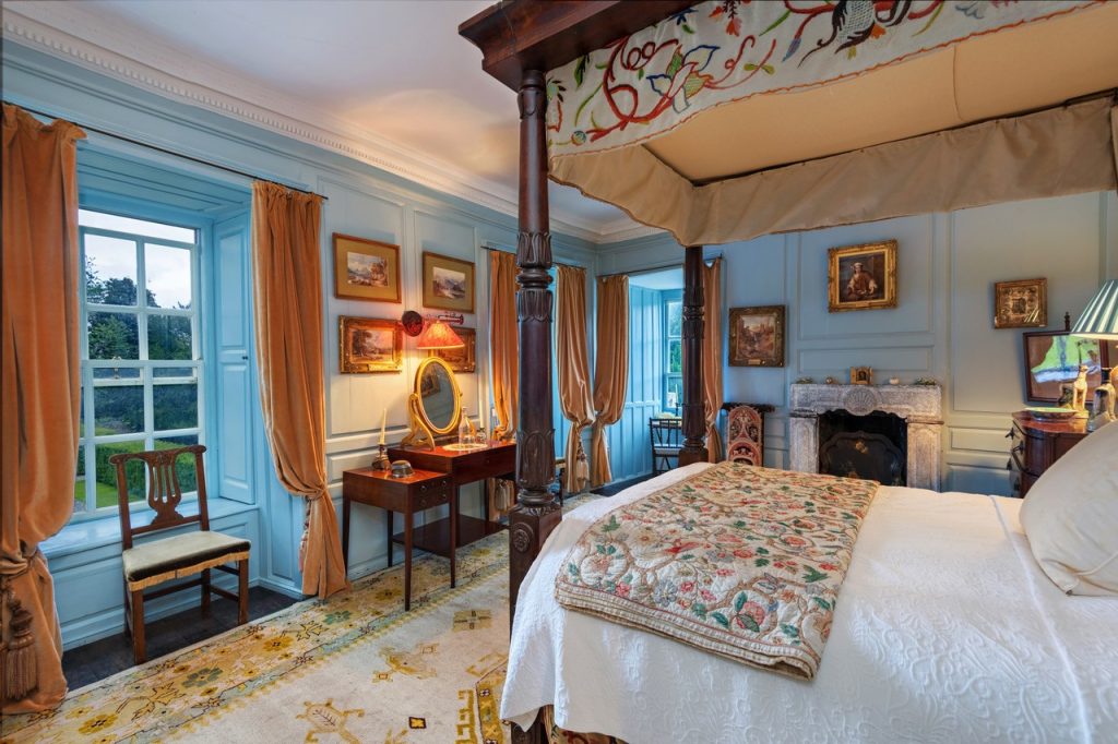 Luxurious stays - Huntington Castle bedroom